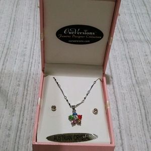 Knecklace with diamond stud earrings